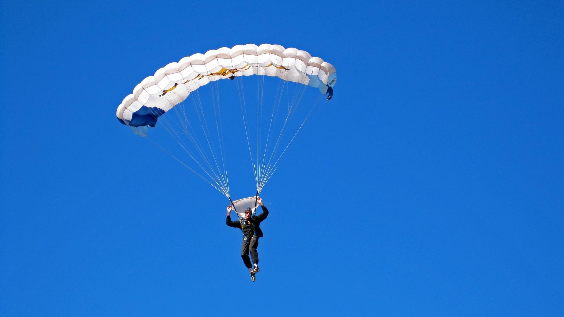 法国名将杜普兰蒂斯再破撑杆跳世界纪录 6.25米成就新传奇