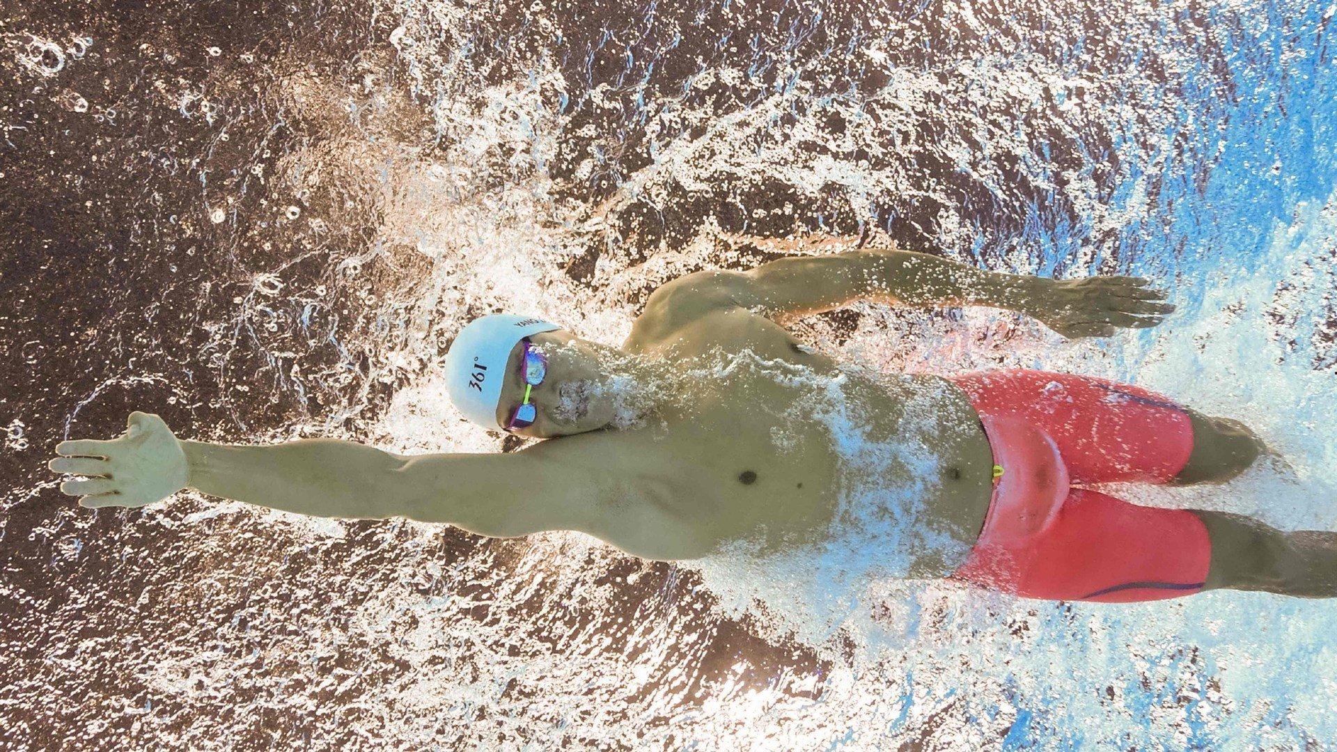 自由泳名将破纪录夺冠,中国游泳队再创辉煌