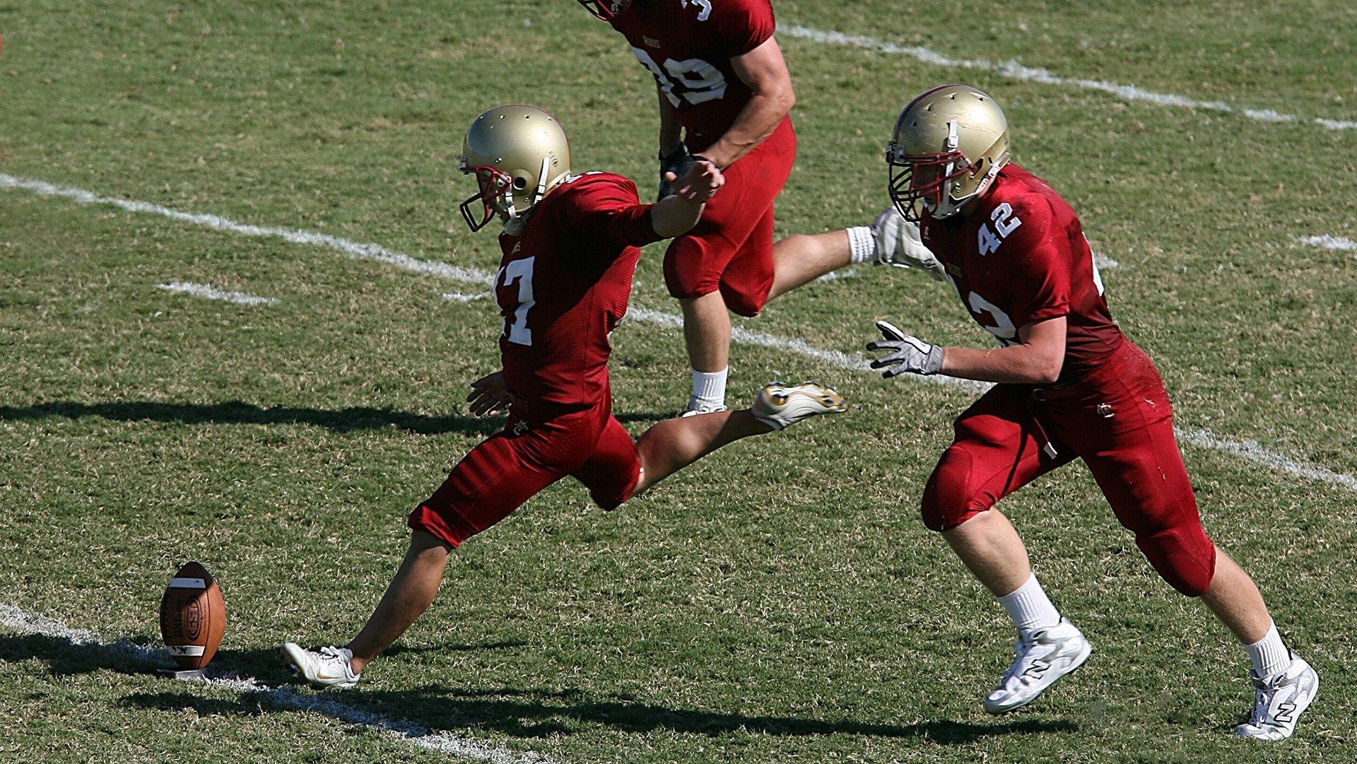 CBA季后赛激战正酣 辽宁本钢力克广东宏远迎开门红